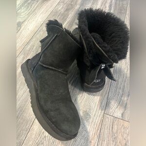 UGG - Mini Bailey Sparkle Bow Black Suede Fur Boots -Women's Size 8